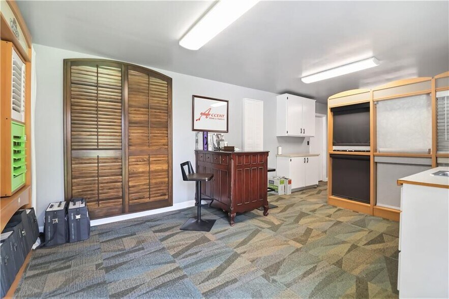 More Photos Of 5039 Primrose Rd, Springdale Specialty For Sale