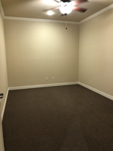 More Photos Of 1400 W Mayfield Rd, Arlington Loft Creative Space For Lease