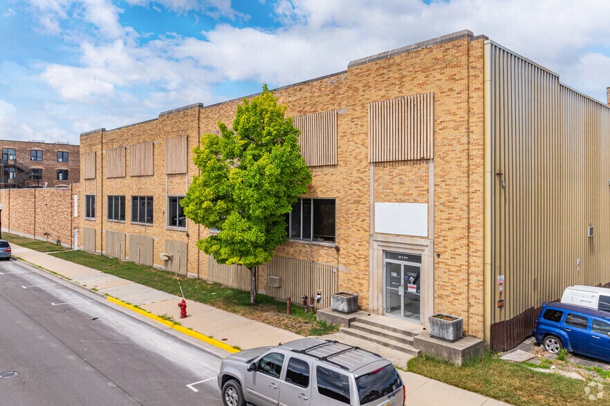 Primary Photo Of 227 S River St, Aurora Warehouse For Lease