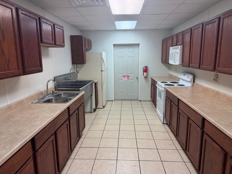 More Photos Of 11233 Lagrange Rd, Elyria Specialty For Sale