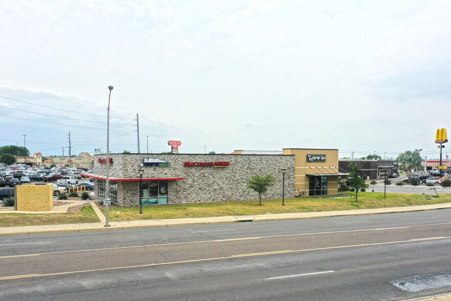 More Photos Of 7709 McPherson Rd, Laredo Freestanding For Sale