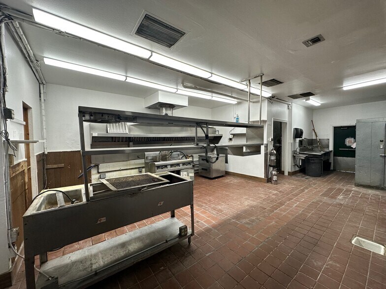 More Photos Of 1124 Washington Way, Longview Restaurant For Sale