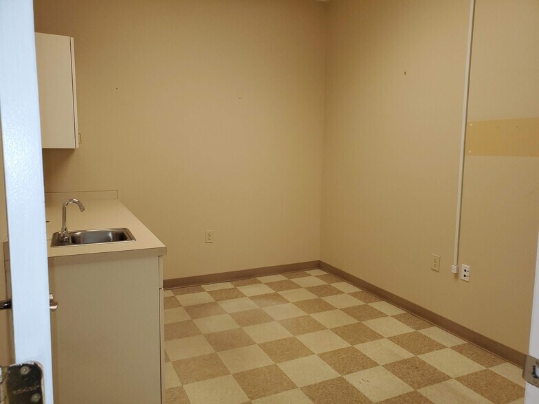 More Photos Of 308-316 Dolphin Dr, Jacksonville Medical For Lease