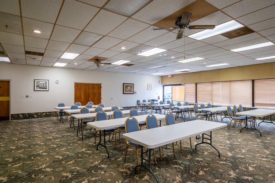 More Photos Of 2200 S Court St, Grayville Hotel For Sale