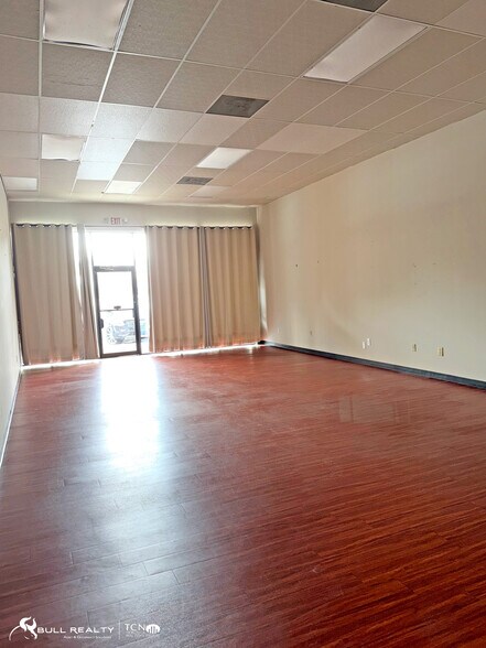 More Photos Of 951 Maple St, Carrollton General Retail For Lease