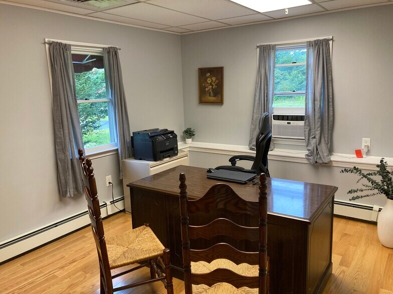 More Photos Of 1595 Hartford New London Tpke, Oakdale Freestanding For Sale