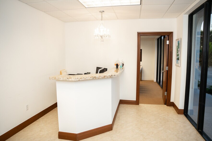 More Photos Of 112-120 US Highway 1, Tequesta Medical For Sale