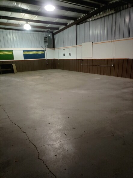 More Photos Of 440 Charmony Frontage Rd, Sterling Industrial For Lease