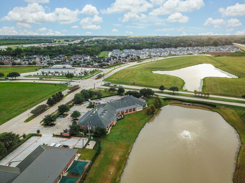 More Photos Of 5777 Sienna Pky, Missouri City Office For Lease