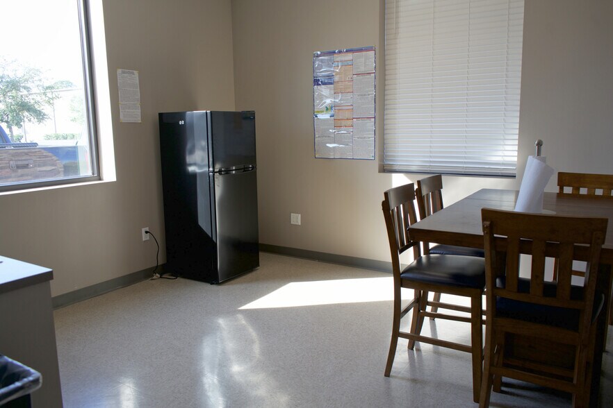 More Photos Of 8717 Humble Westfield Rd, Humble Warehouse For Sale