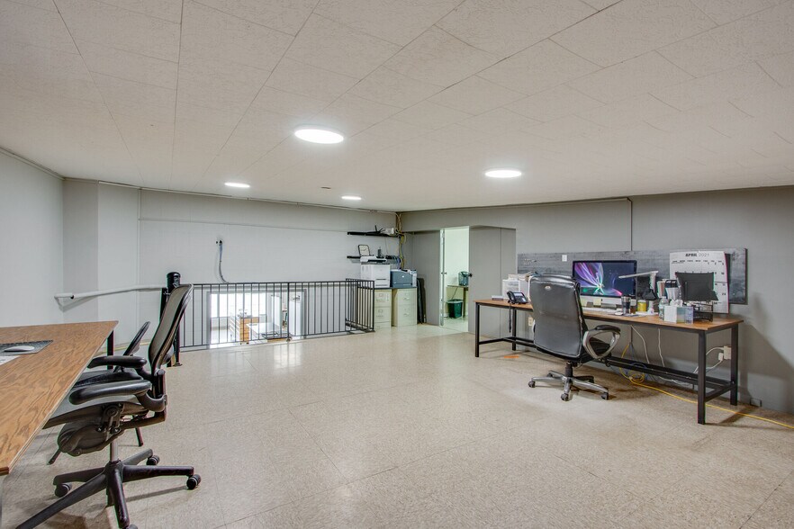 More Photos Of 120 Confederate Dr, Franklin Manufacturing For Sale