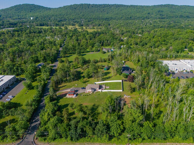 More Photos Of 417 Mountain Rd, Lebanon Specialty For Sale