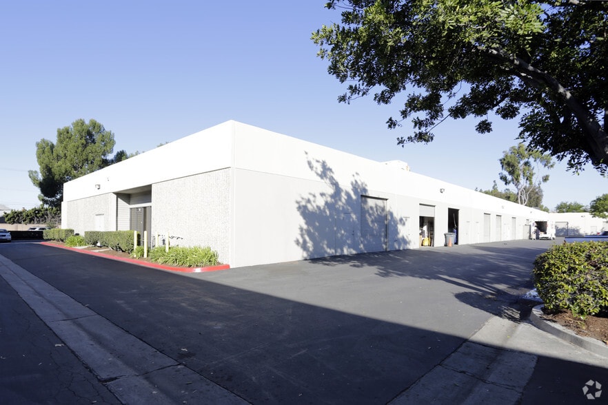 More Photos Of 11542 Knott St, Garden Grove Manufacturing For Lease