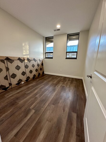 More Photos Of 1301 W Wendover Ave, Greensboro Medical For Sale