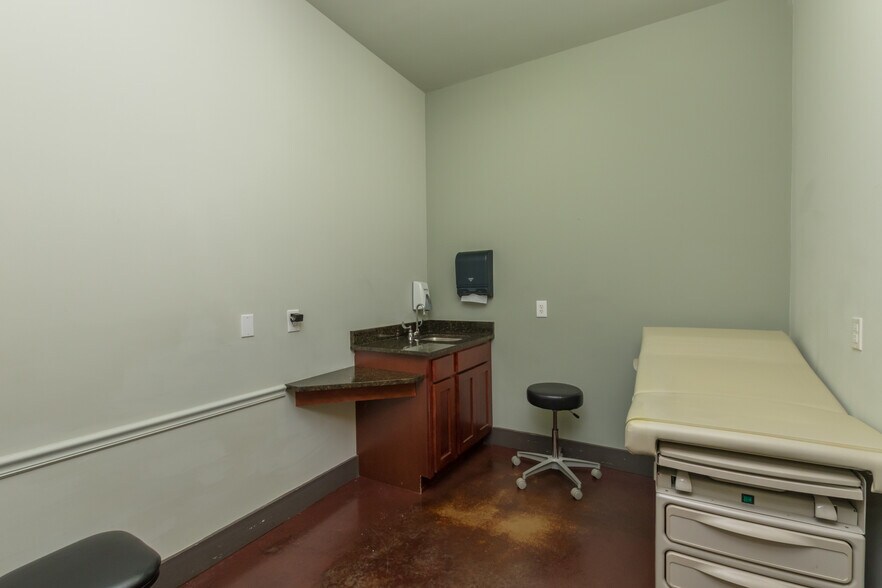 More Photos Of 100 S Greentree Ln, Foley Medical For Sale