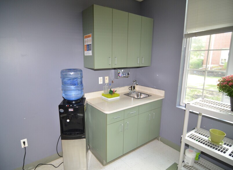 More Photos Of 611 Courtyard Dr, Hillsborough Medical For Sale