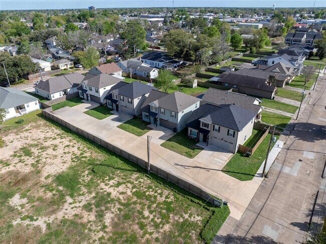 Primary Photo Of 1711 Bilbo St, Lake Charles Multifamily For Sale