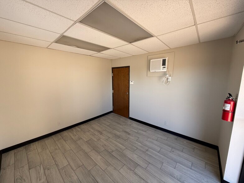 More Photos Of 1731 Wall St, Garland Unknown For Lease