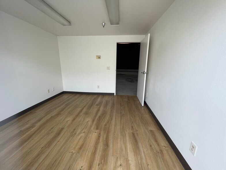 More Photos Of 1251 Greenfield Dr, El Cajon Warehouse For Lease