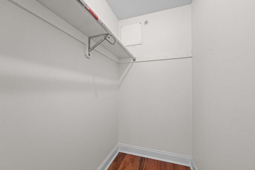 More Photos Of 711 Windsor St, Wilmington Apartments For Sale