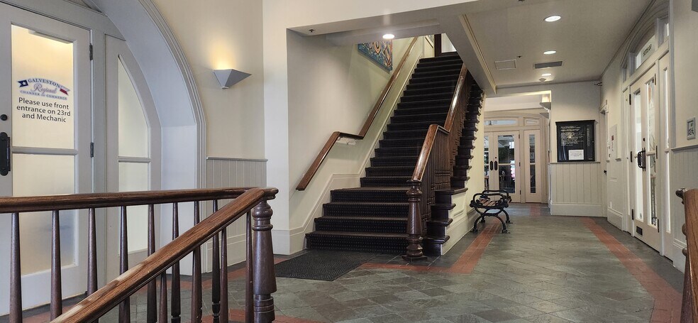 More Photos Of 2228 Mechanic St, Galveston Office For Sale