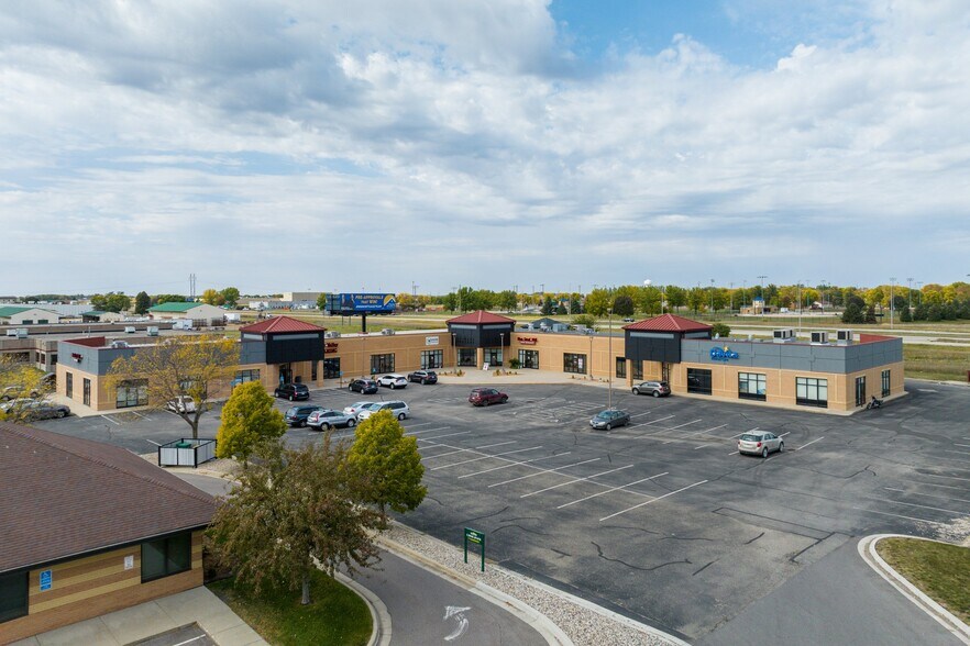 More Photos Of 1802-1838 Commerce Dr, North Mankato Freestanding For Lease