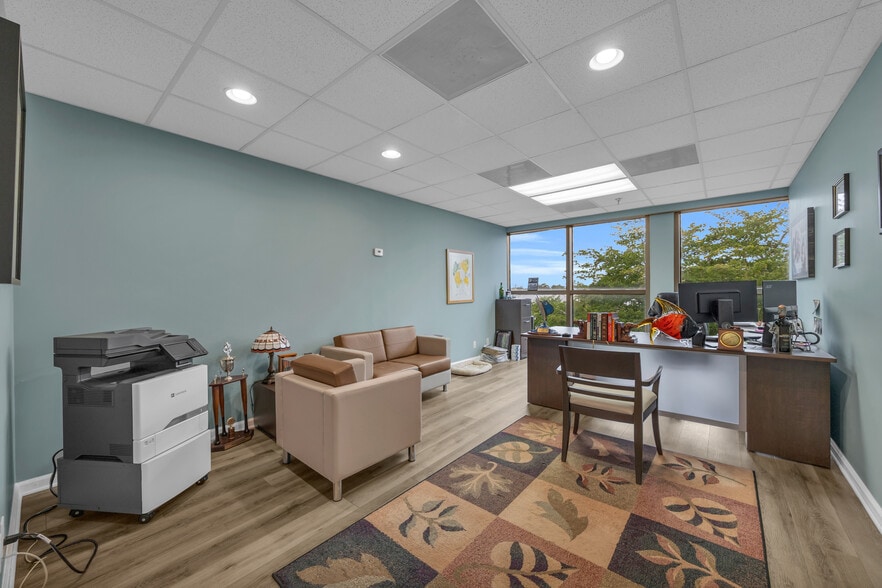 More Photos Of 631 US Highway 1, North Palm Beach Office For Sale