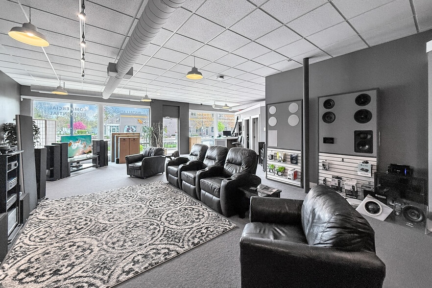 More Photos Of 2212 Ingersoll Ave, Des Moines Freestanding For Sale