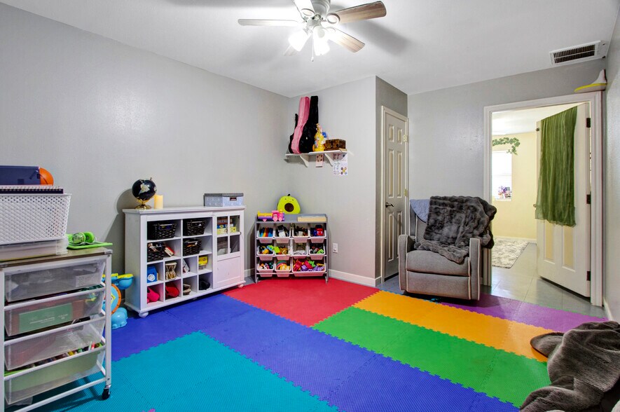 More Photos Of 464 McCaleb, Montgomery Specialty For Sale