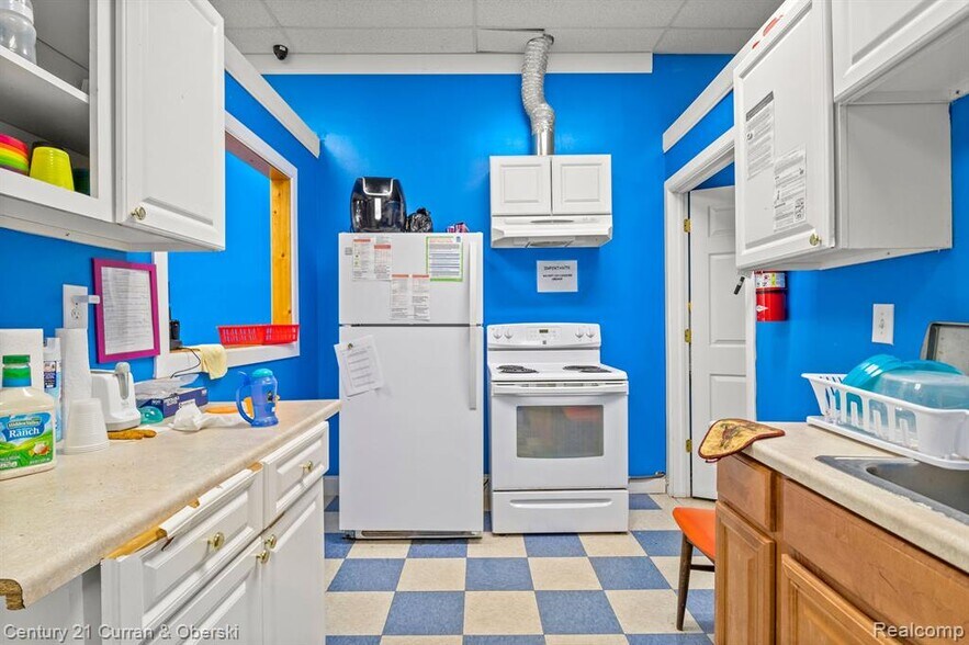 More Photos Of 27500-27520 Joy Rd, Livonia Freestanding For Lease