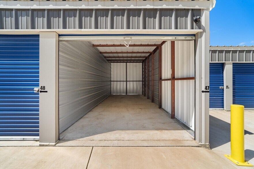 More Photos Of 5450 N River Rd, Gold Hill Self Storage For Sale