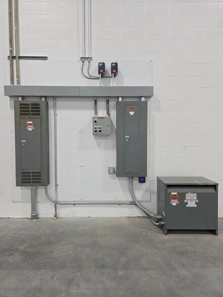 More Photos Of 308 Poplar St, Richland Warehouse For Lease