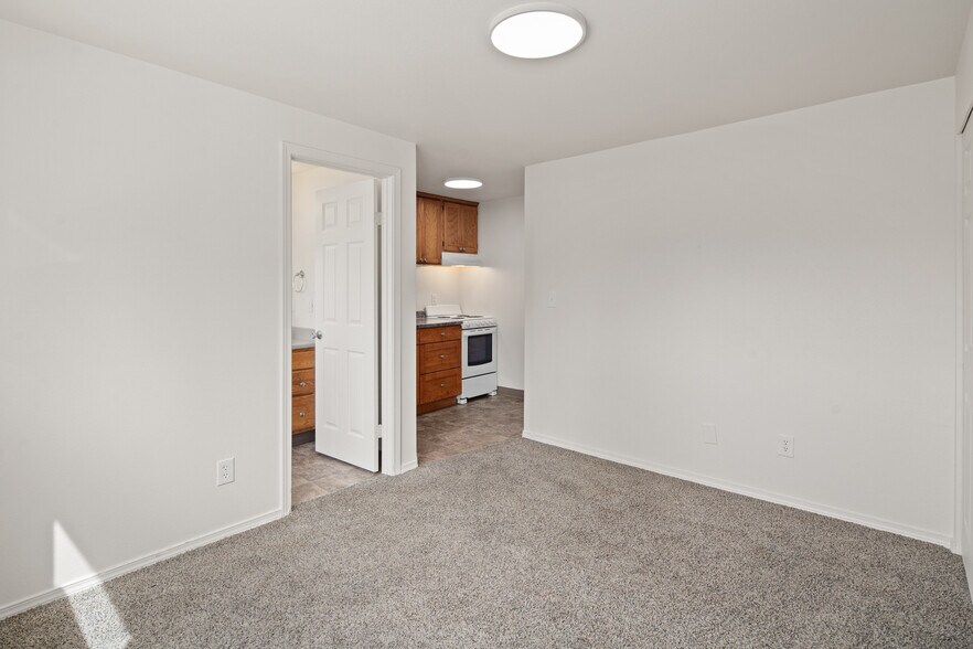 More Photos Of 812 10th St NE, Auburn Apartments For Sale
