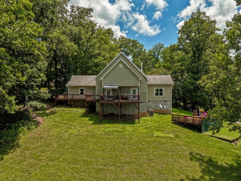 More Photos Of 127 Deer Hill Ln, Weaverville Specialty For Sale