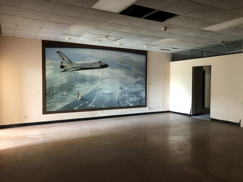 More Photos Of 80-90 North St, Park Forest Manufacturing For Lease