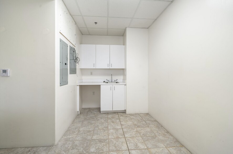 More Photos Of 72301 Country Club Dr, Rancho Mirage Medical For Lease