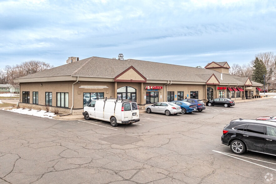 More Photos Of 843 W Broadway Ave, Forest Lake General Retail For Lease