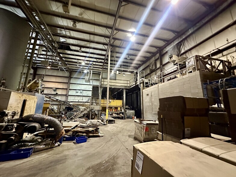 More Photos Of 525 Norton Dr, Hartland Light Manufacturing For Sale