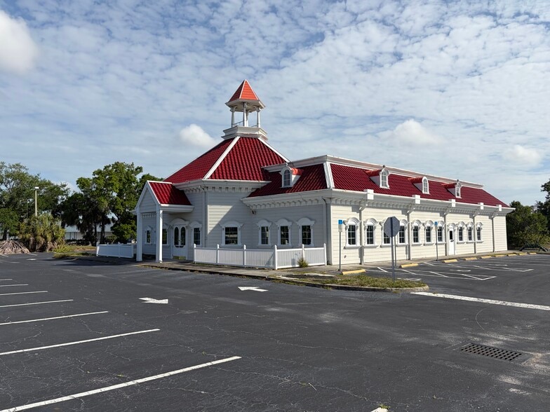 More Photos Of 10525 US Highway 19 N, Pinellas Park Restaurant For Sale