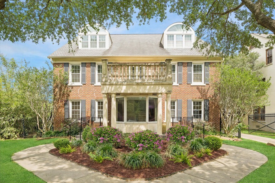 Primary Photo Of 4305 Yoakum Blvd, Houston Office For Sale