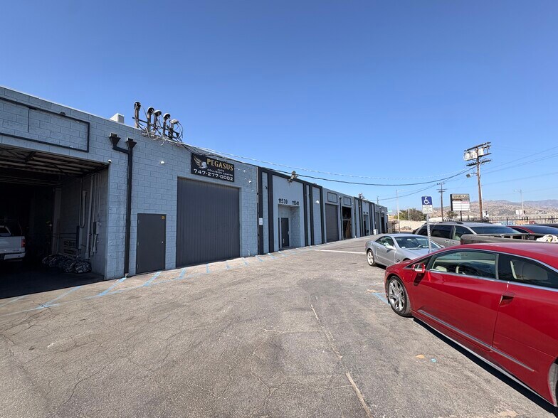 More Photos Of 11541 Tuxford St, Sun Valley Warehouse For Lease