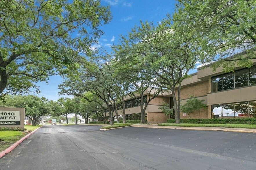 More Photos Of 1010 W Mockingbird Ln, Dallas Office For Lease