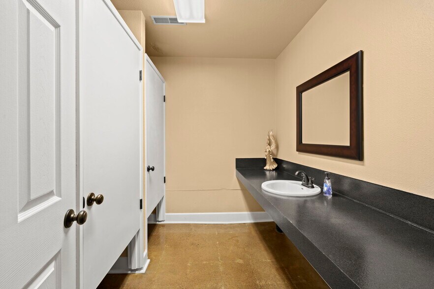 More Photos Of 3201 S 43rd St, Tacoma Specialty For Sale