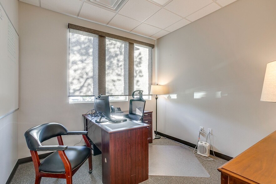 More Photos Of 949 Hilltop Dr, Weatherford Office For Lease