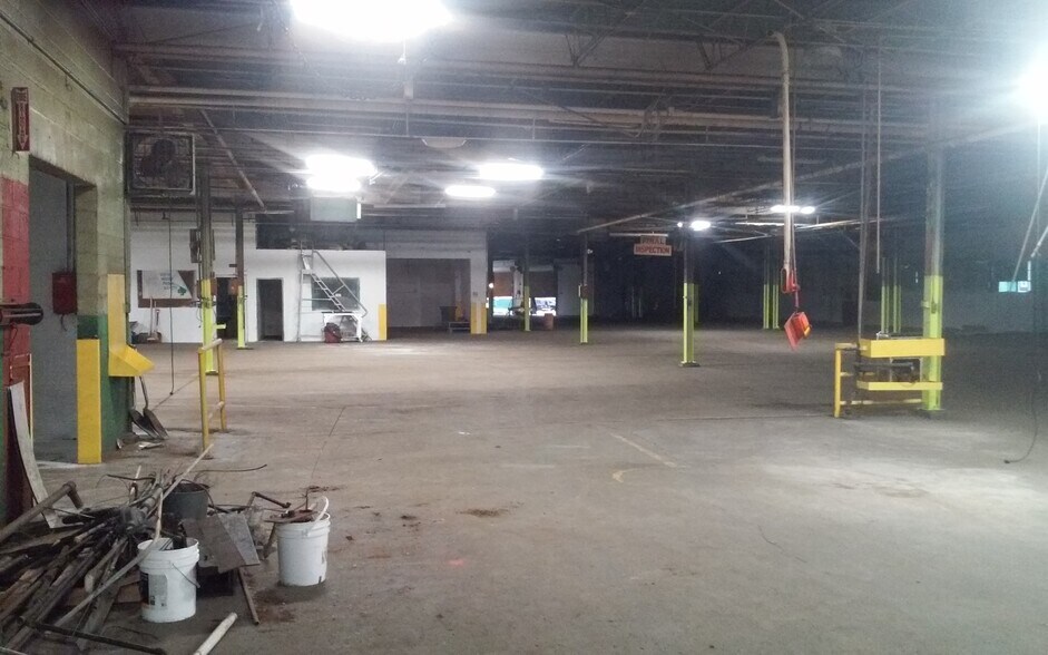 More Photos Of 315 W Mill St, Beaver Dam Manufacturing For Lease