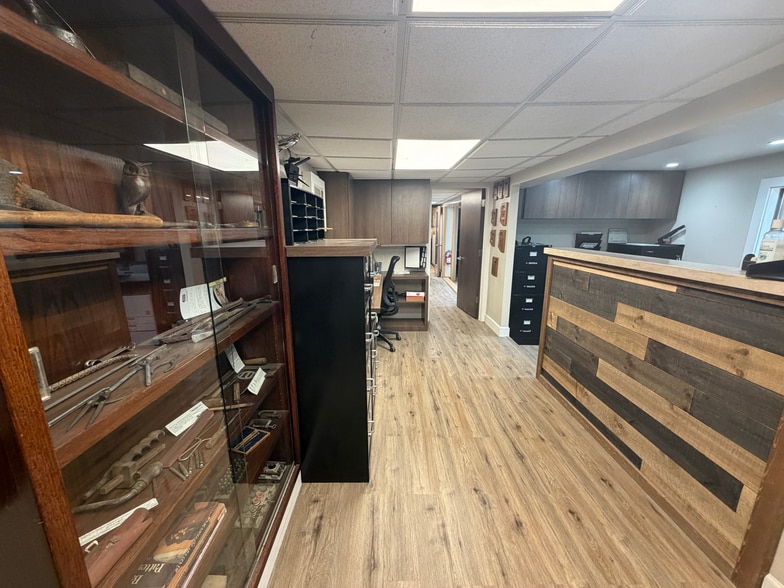 More Photos Of 1525 W Hatcher Rd, Phoenix Warehouse For Sale