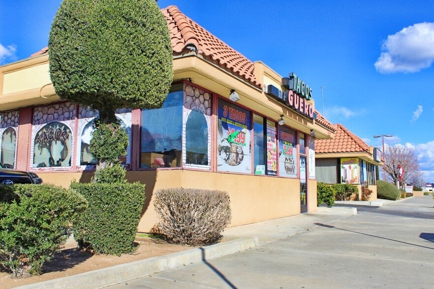 More Photos Of 323-327 E Palmdale Blvd, Palmdale General Retail For Lease