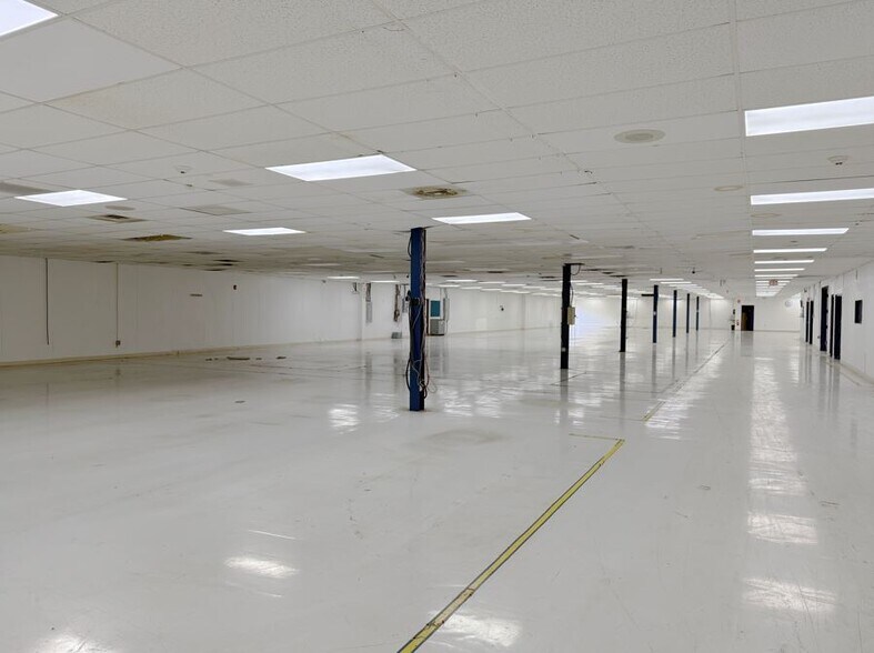 More Photos Of 750 Trumbull Dr, Pittsburgh Warehouse For Lease