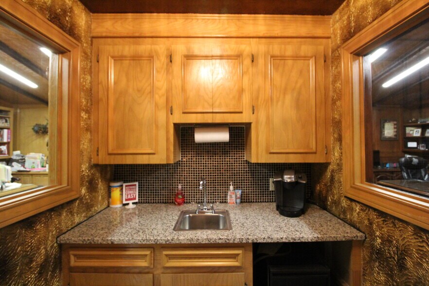 More Photos Of 1221 W University Blvd, Odessa Medical For Sale