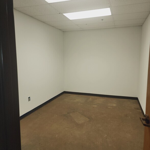 More Photos Of 615 W Wilshire Blvd, Oklahoma City Warehouse For Lease